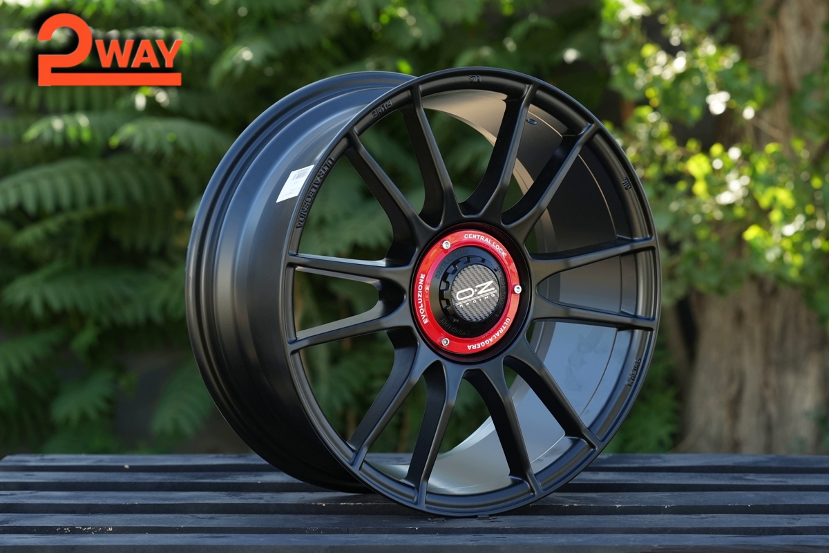R17 O.Z Ultraleggera Стиль 7.75J ET35 4*100/114.3 Черный