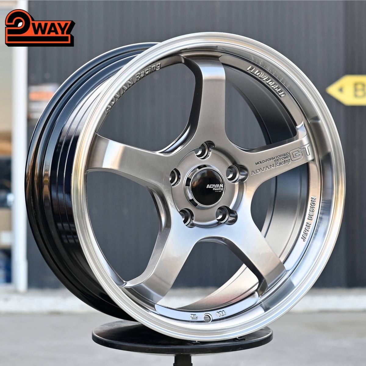 R17 Advan GT Стиль 7.5J ET35 5*114.3 Темный хром