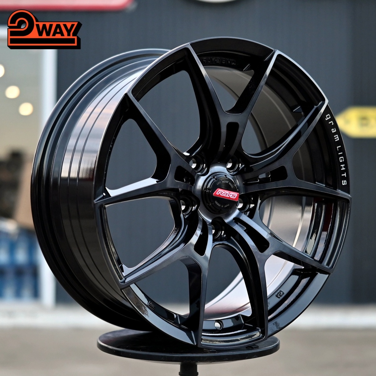 R17 Rays G025 Стиль 7.5J ET35 5*114.3 Темный