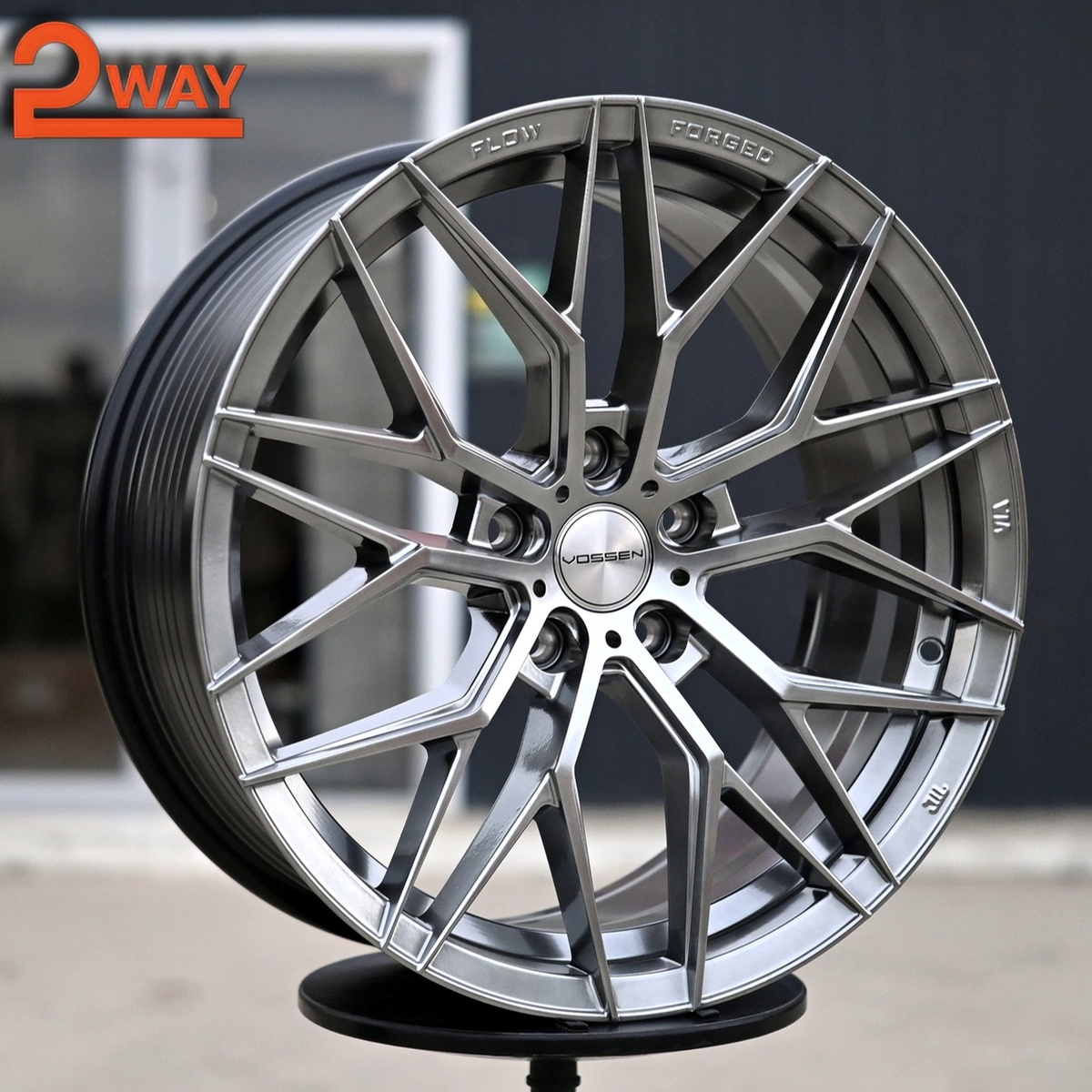 R18 Vossen 3323 Стиль 8.0J ET35 5*108 Темное серебро