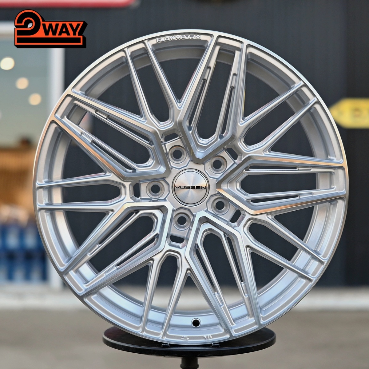 R18 Vossen HF7 Стиль 8.0J ET38 5*114.3 Серебро ФЗ