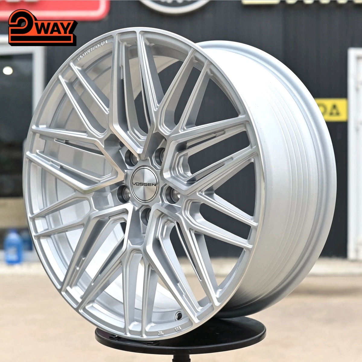 R18 Vossen HF7 Стиль 8.0J ET38 5*108 Серебро ФЗ