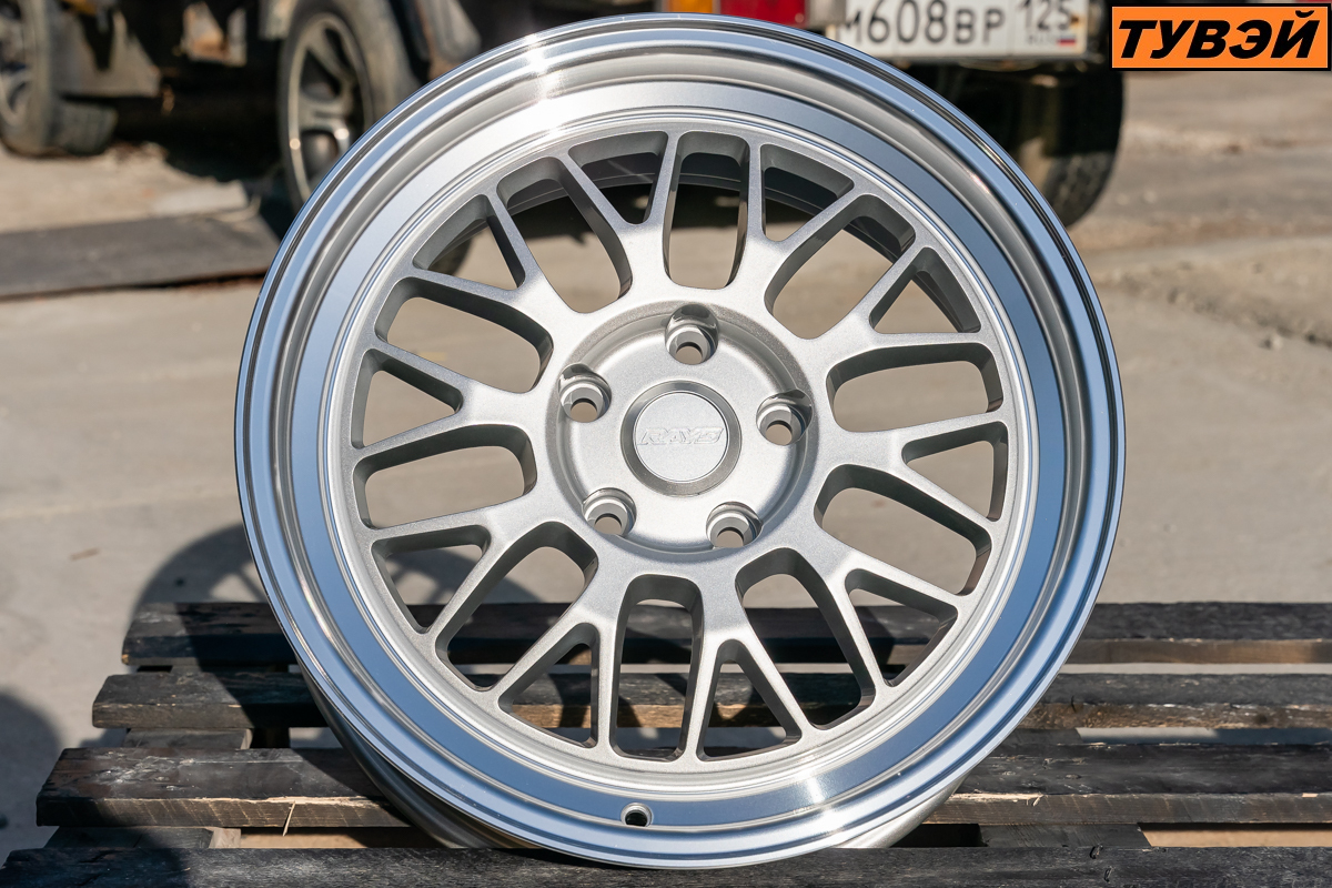 R17 Rays 21A Стиль 7.5J ET35 5*114.3 Серебро