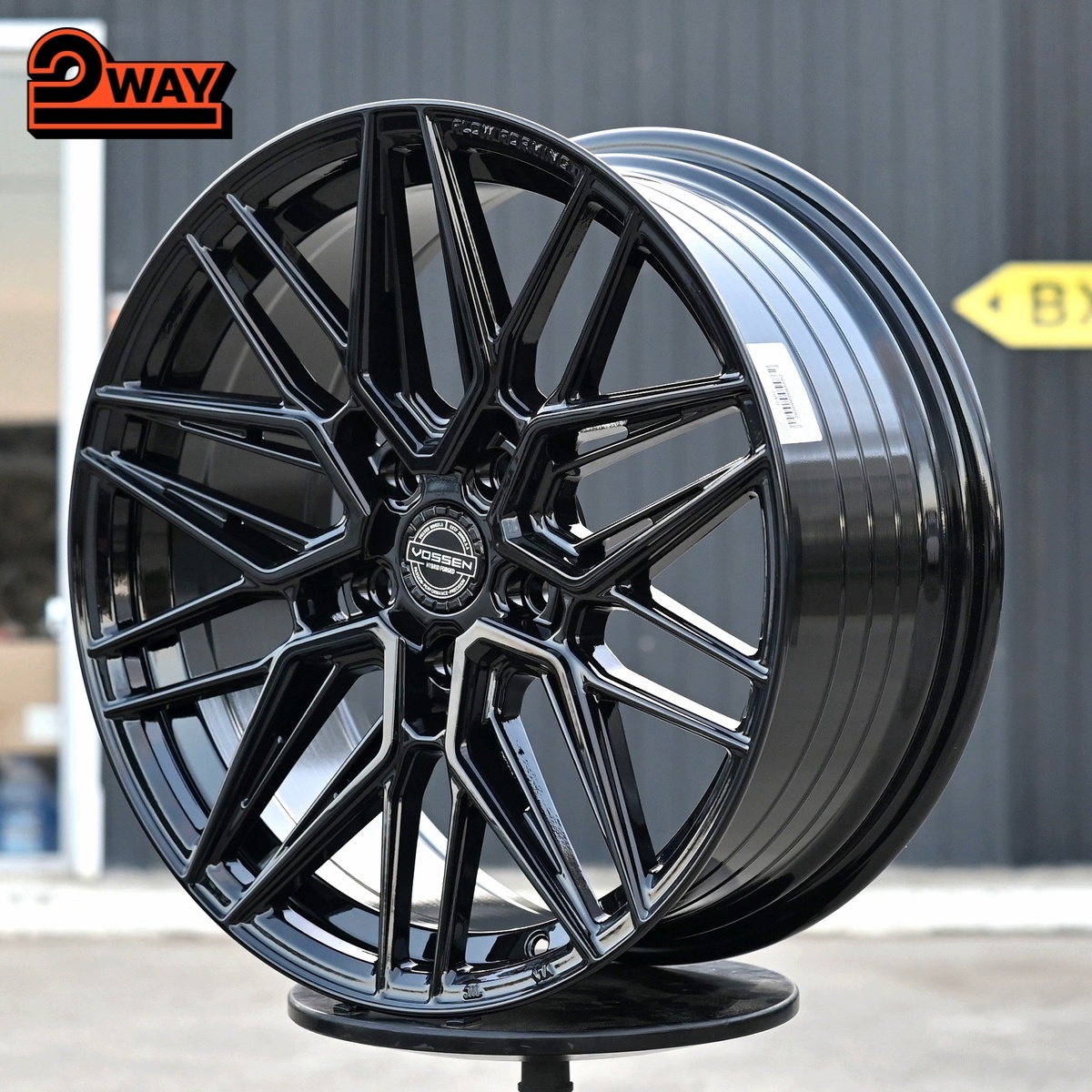 R18 Vossen HF7 Стиль 8.0J ET35 5*114.3 Черный