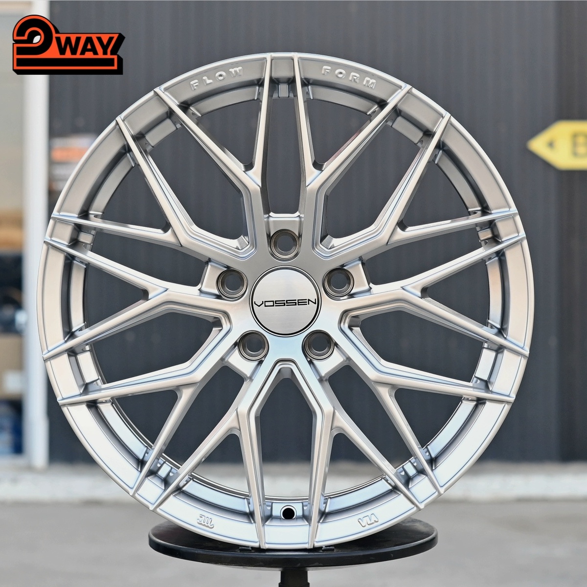 R17 Vossen 3323 Стиль 7.5J ET38 5*108 Серебро