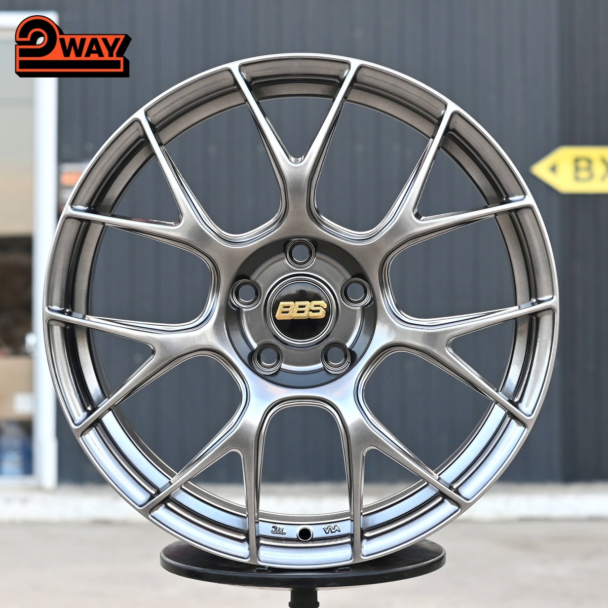 R18 BBS CH-R Стиль 8.0J ET40 5*114.3 Темный хром