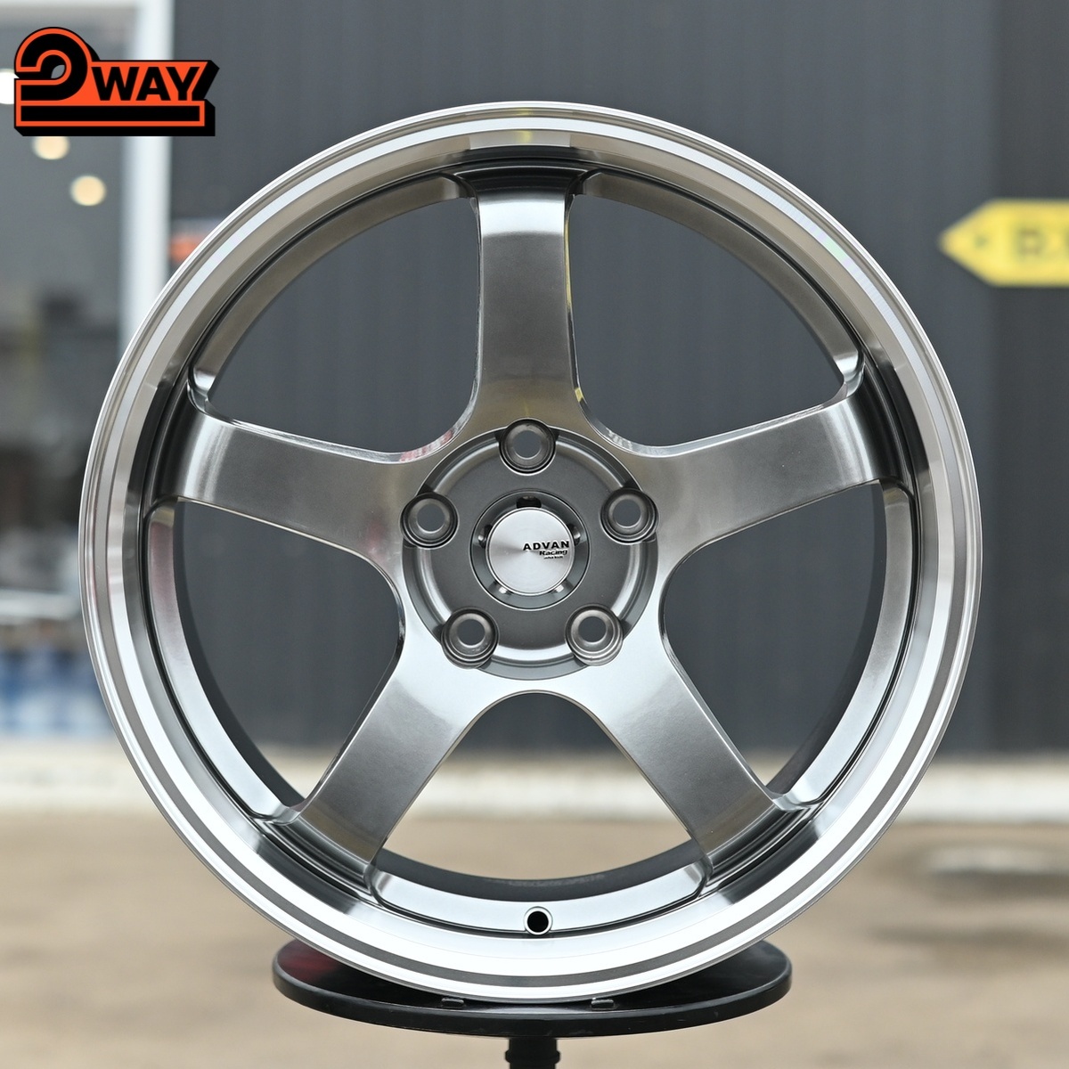 R17 Advan GT Стиль 7.5J ET35 5*108 Темный хром