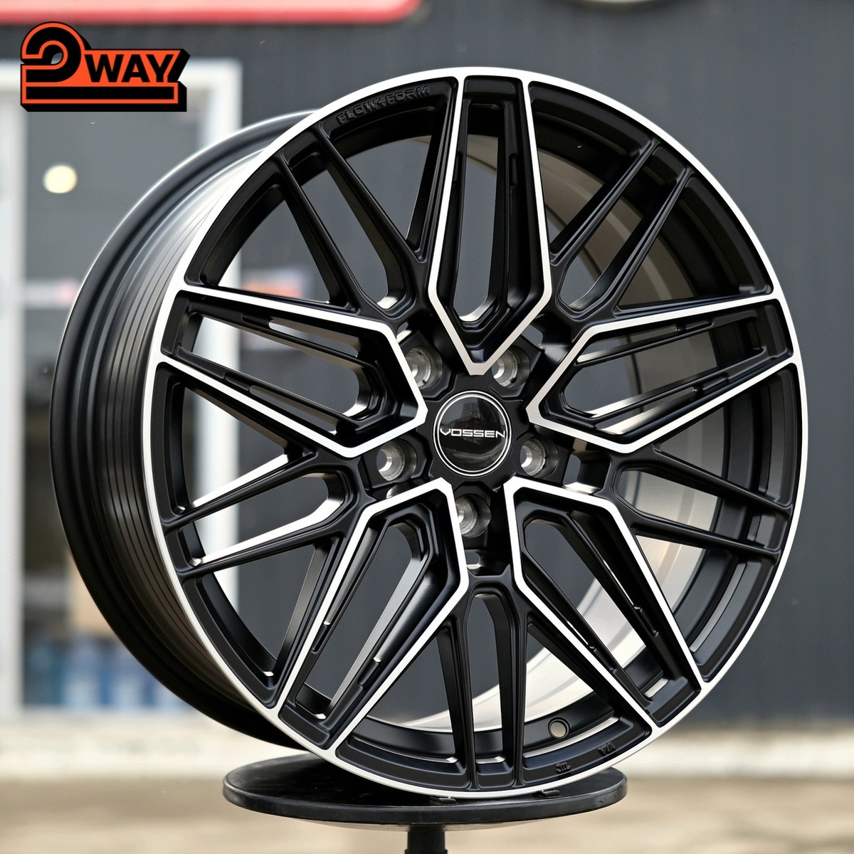 R18 Vossen HF7 Стиль 8.5J ET38 5*114.3 Черный ФЗ
