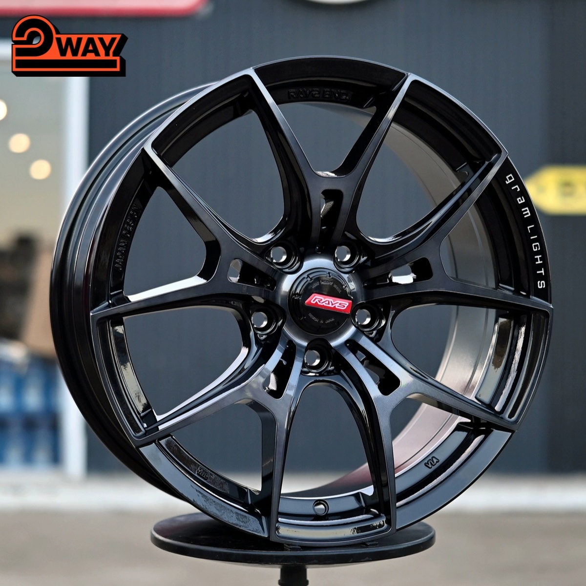 R17 Rays G025 Стиль 7.5J ET35 5*114.3 Темный
