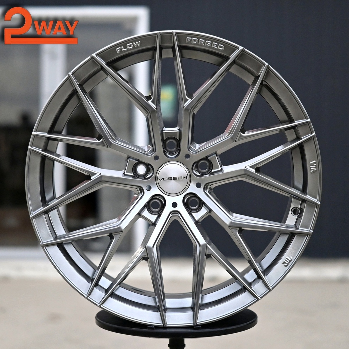 R18 Vossen 3323 Стиль 8.0J ET35 5*108 Темное серебро