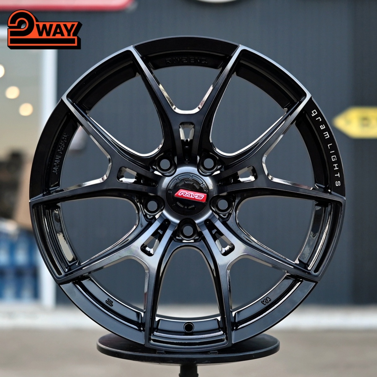 R17 Rays G025 Стиль 7.5J ET35 5*114.3 Темный