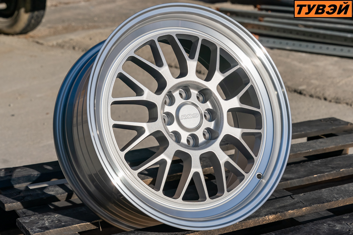 R17 Rays 21A Стиль 7.5J ET35 4*100/4*114.3 Серебро