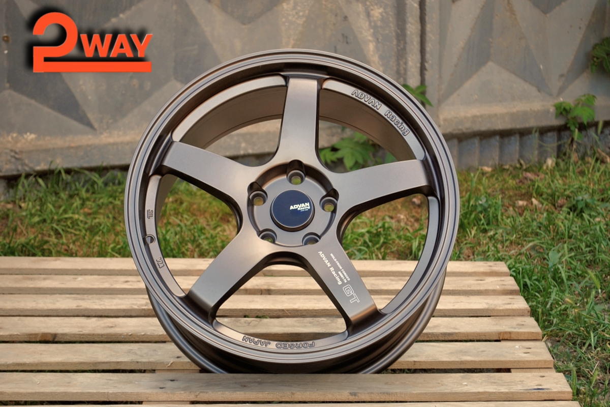 R18 Advan GT Стиль 8.0J ET35 5*114.3 Бронза