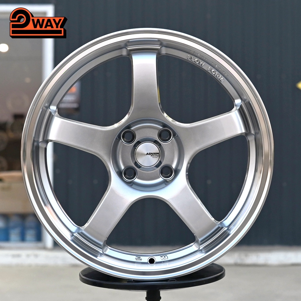 R17 Advan GT Стиль 7.5J ET38 4*100 Серебро