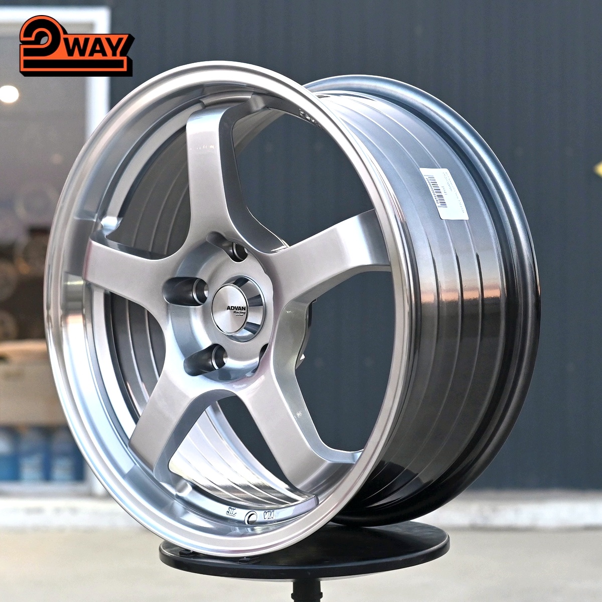 R17 Advan GT Стиль 7.5J ET35 5*120 Серебро