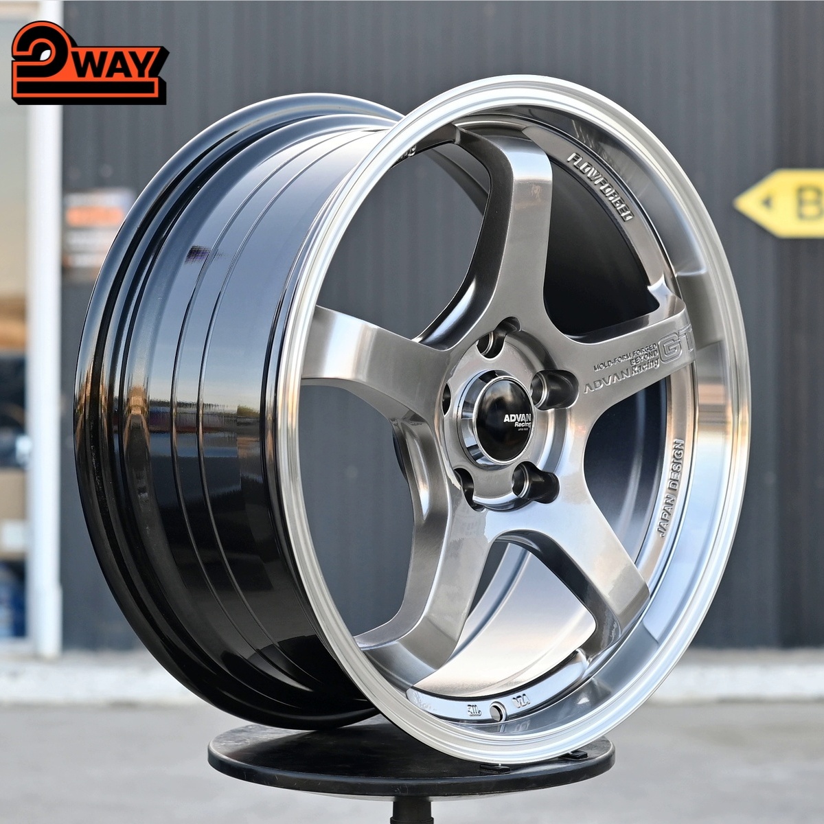 R17 Advan GT Стиль 7.5J ET35 5*114.3 Темный хром