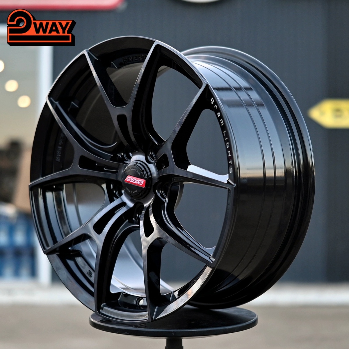 R17 Rays G025 Стиль 7.5J ET35 5*114.3 Темный