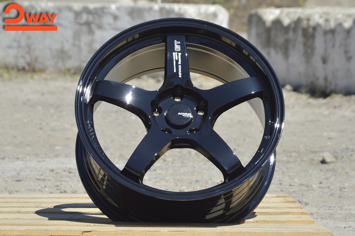 R18 Advan GT Стиль 8.0J ET35 5*114.3 Черный