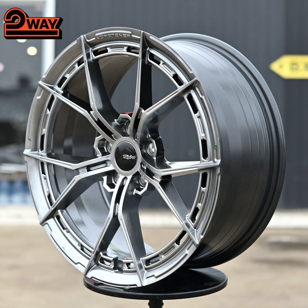 R18 Vorsteiner VFX-002 Стиль 8.0J ET35 5*120 Темный хром