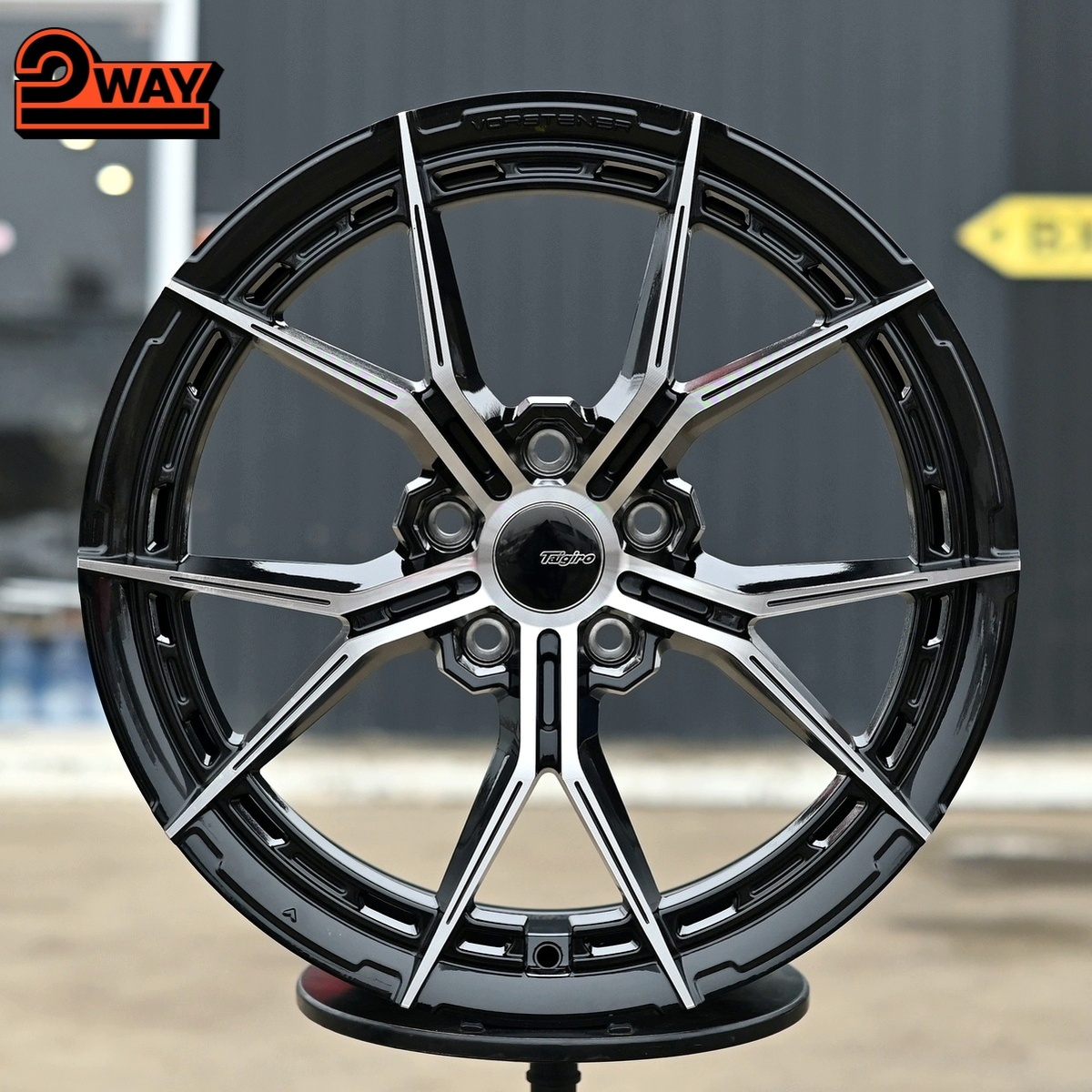 R18 Vorsteiner VFX-002 Стиль 8.0J ET38 5*108 Черный ФЗ