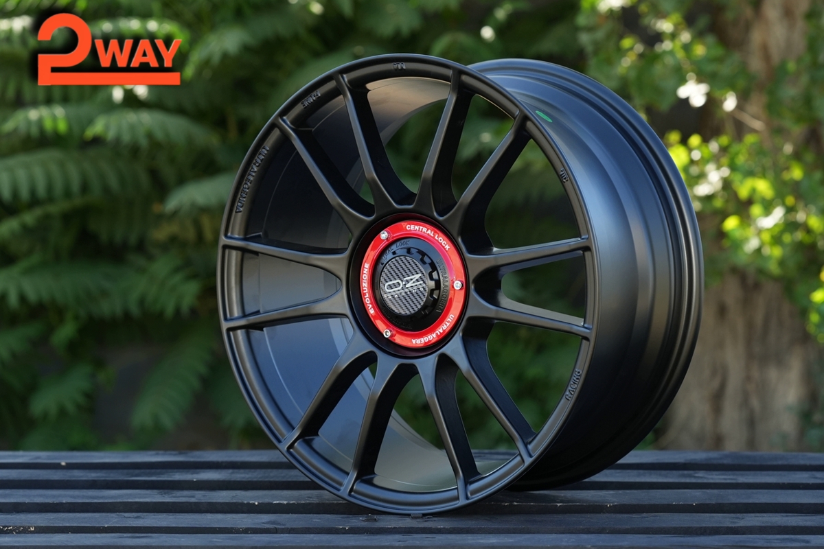 R17 O.Z Ultraleggera Стиль 7.75J ET35 4*100/114.3 Черный