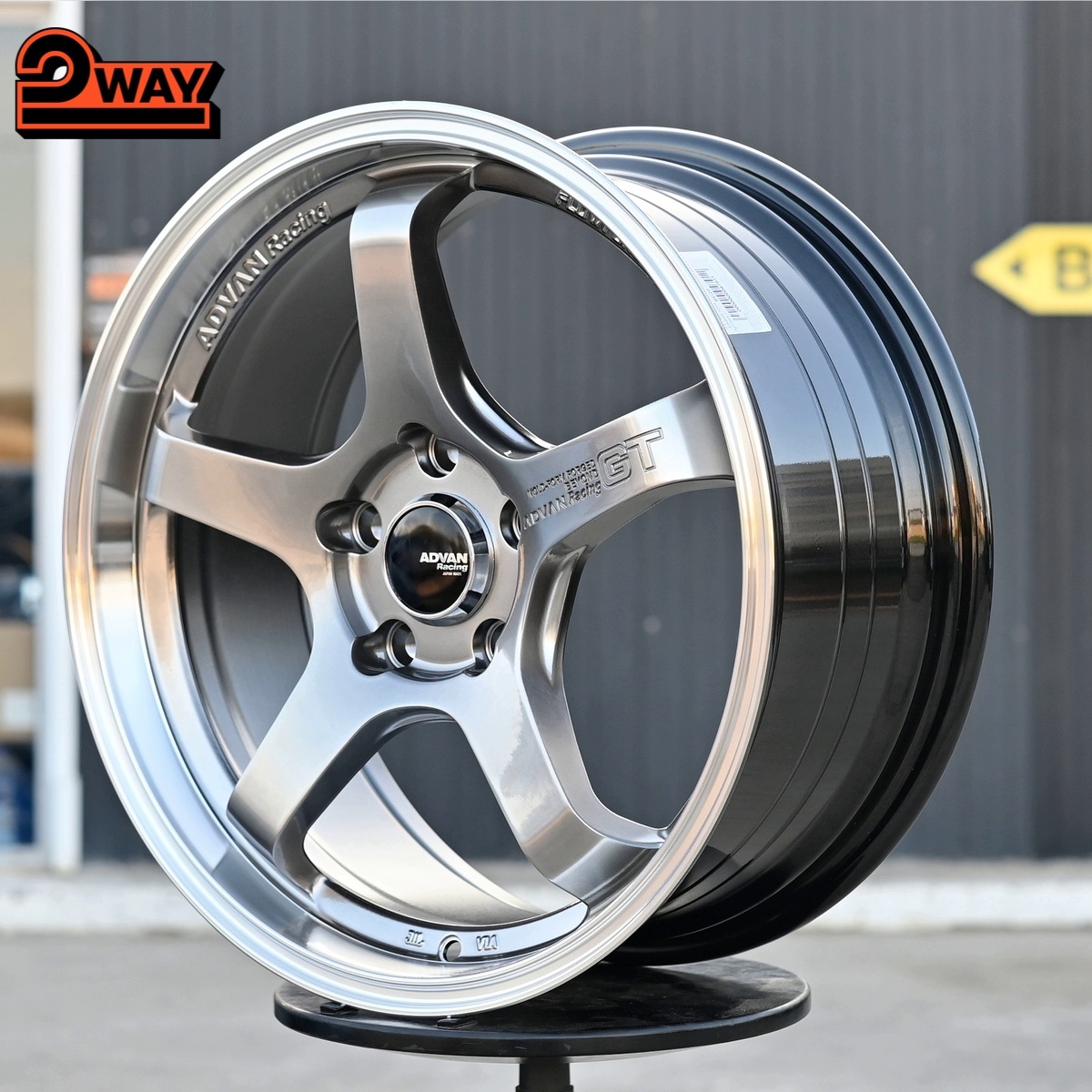R17 Advan GT Стиль 7.5J ET35 5*114.3 Темный хром