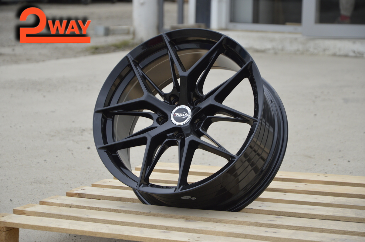 R18 RGW 033 8.0J ET35 5*114.3 Черный