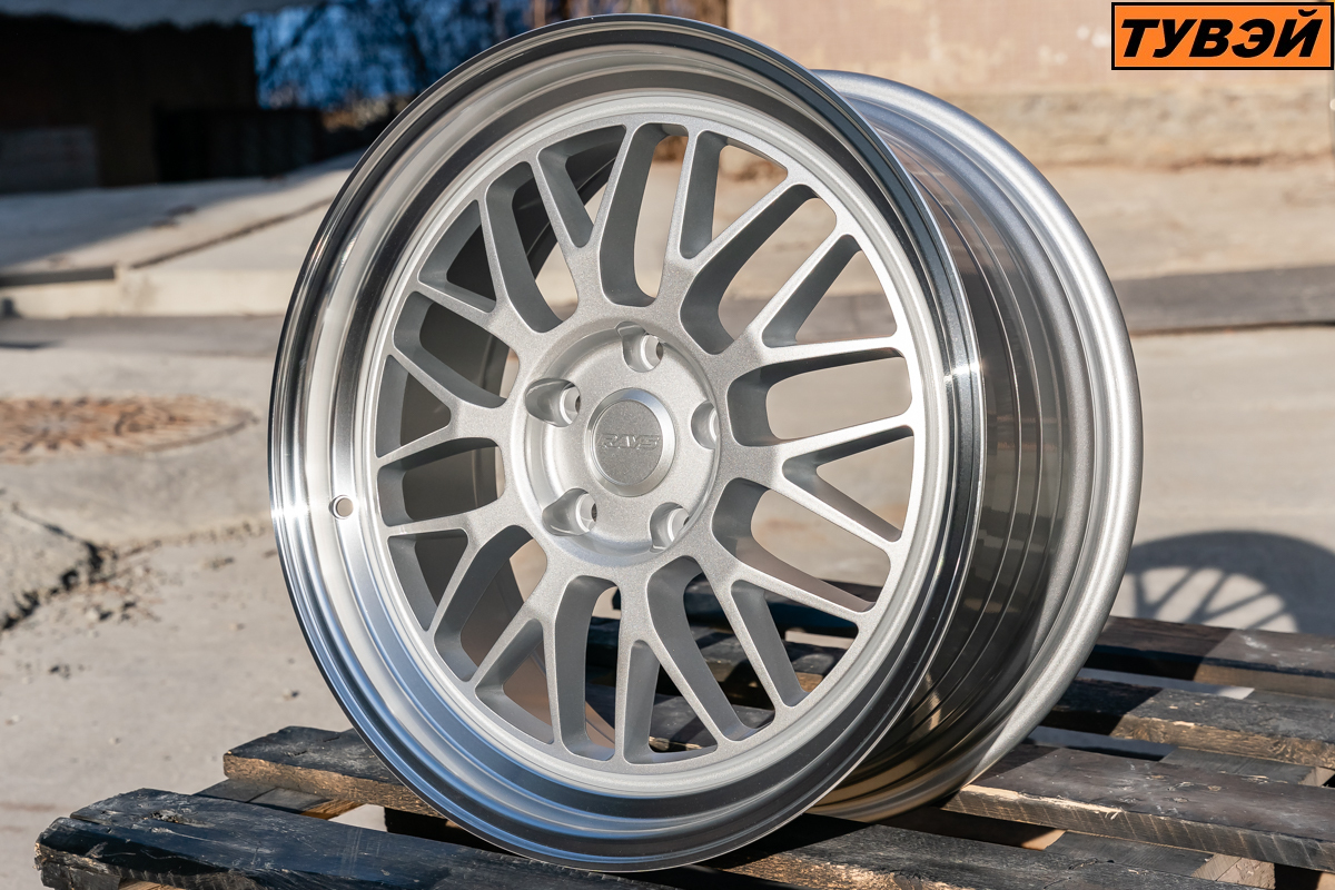 R18 Rays 21A Стиль 8.0J ET35 5*114.3 Серебро
