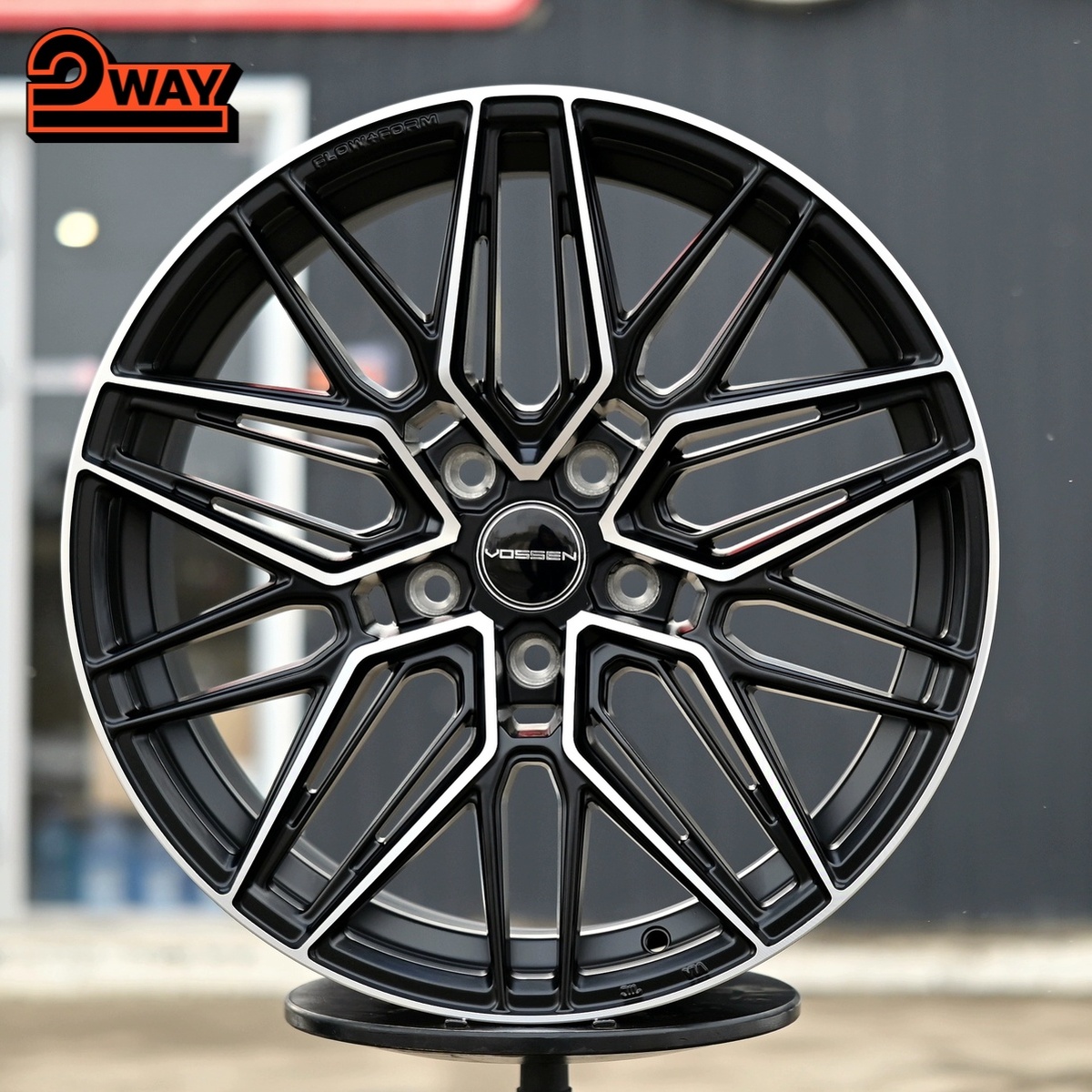 R18 Vossen HF7 Стиль 8.5J ET38 5*114.3 Черный ФЗ