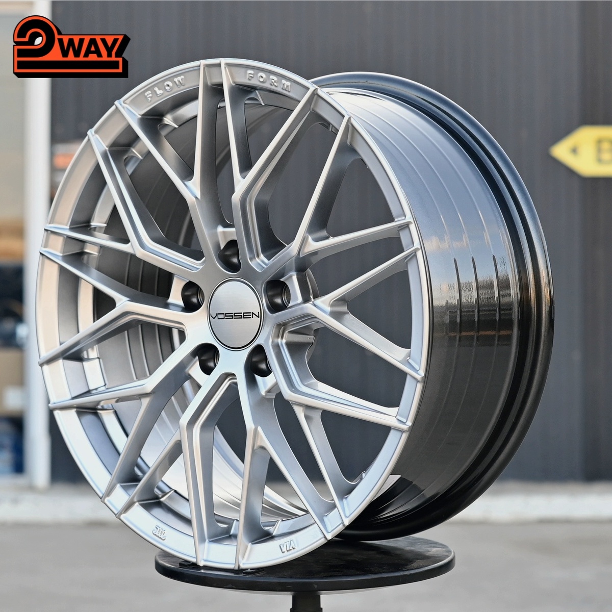R17 Vossen 3323 Стиль 7.5J ET38 5*108 Серебро