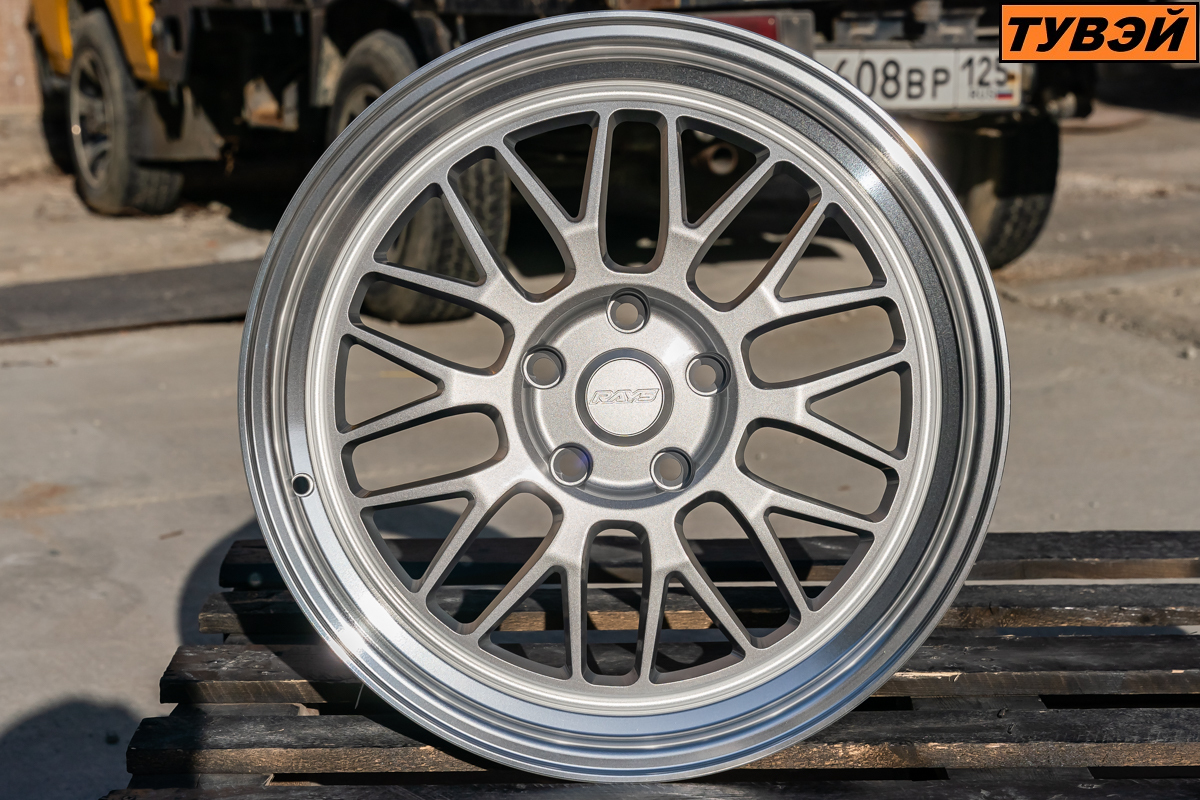 R18 Rays 21A Стиль 8.0J ET35 5*114.3 Серебро