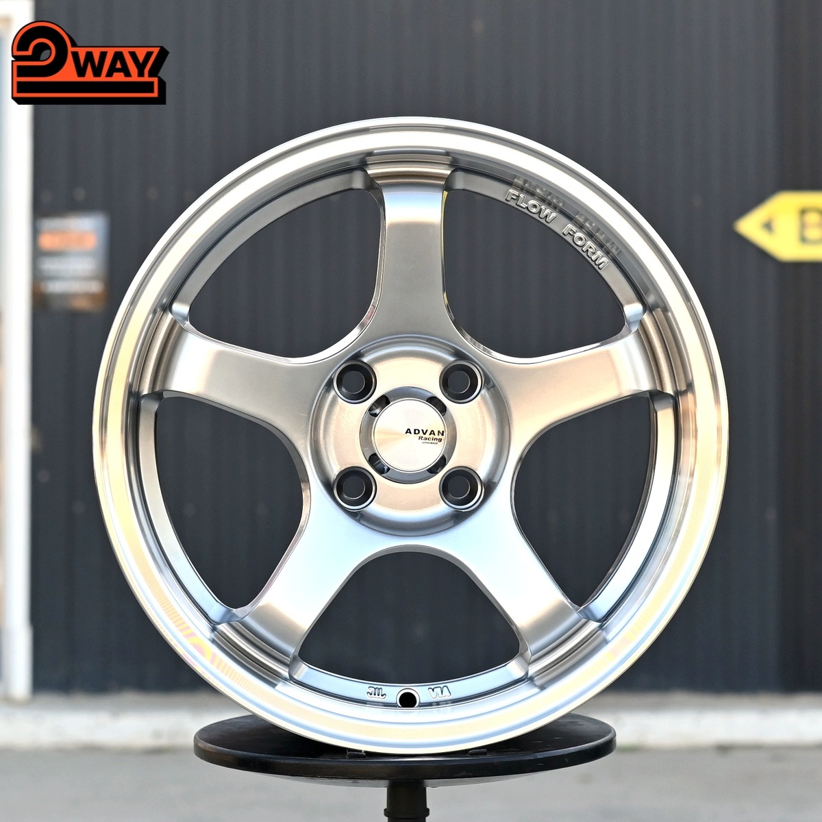 R15 Advan GT Стиль 7.0J ET30 4*100 Серебро