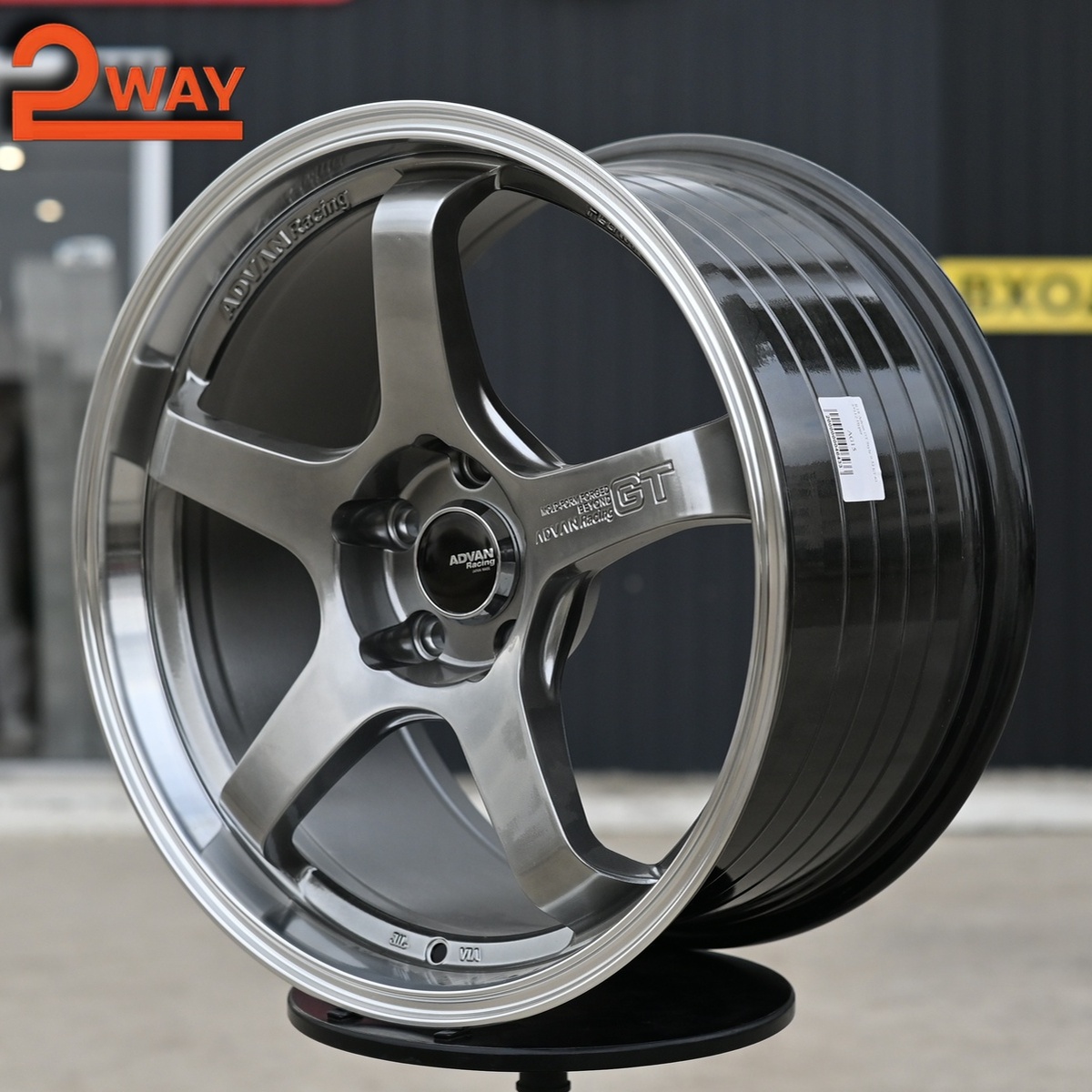 R18 Advan GT Стиль 9.5J ET40 5*112 Темный хром