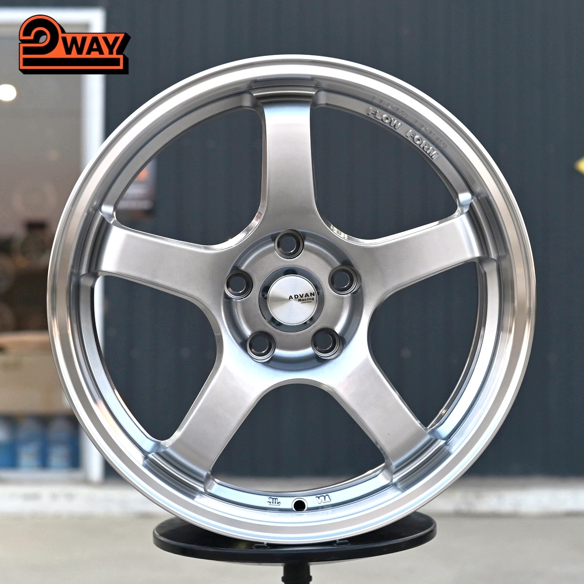 R17 Advan GT Стиль 7.5J ET38 5*108 Серебро