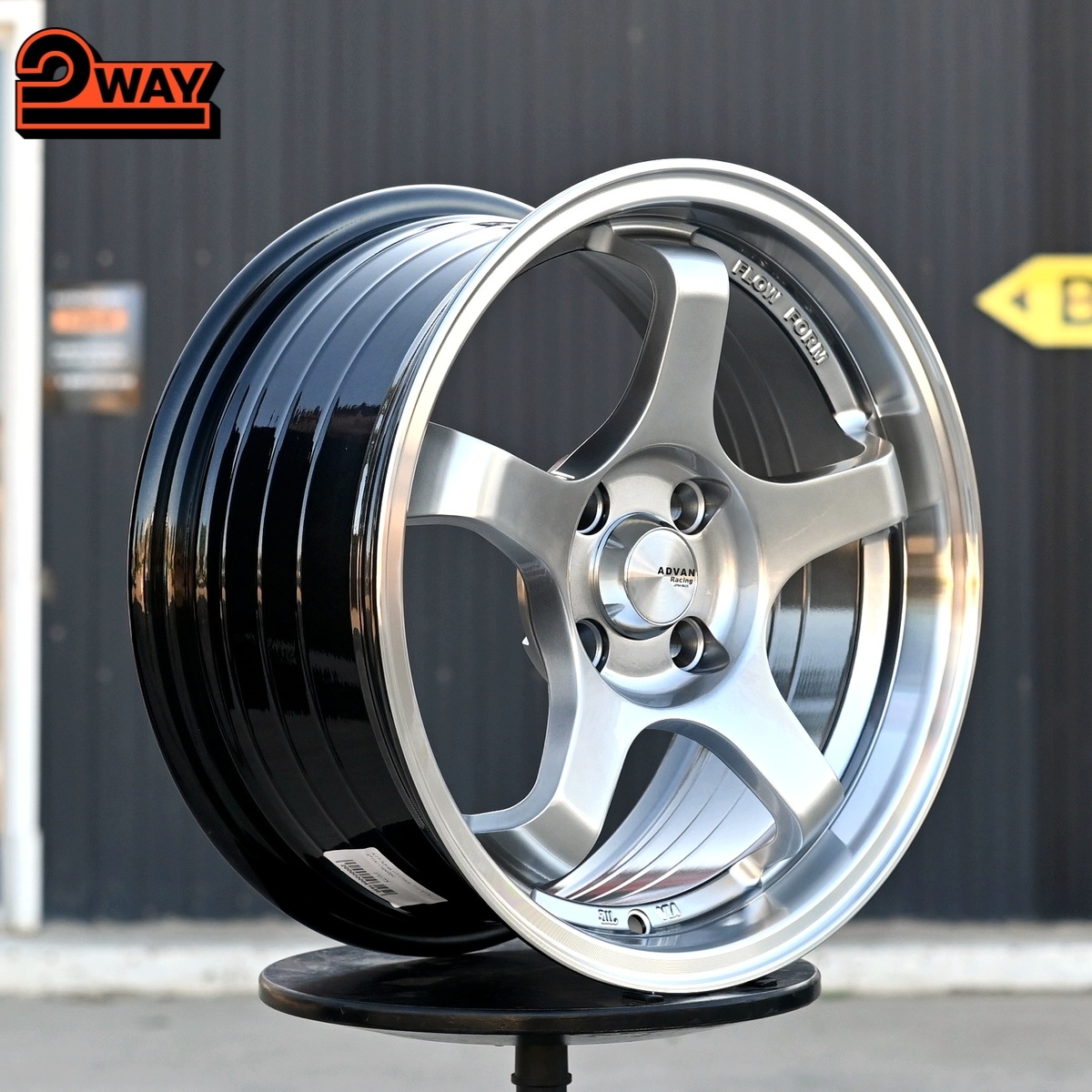 R15 Advan GT Стиль 7.0J ET30 4*100 Серебро