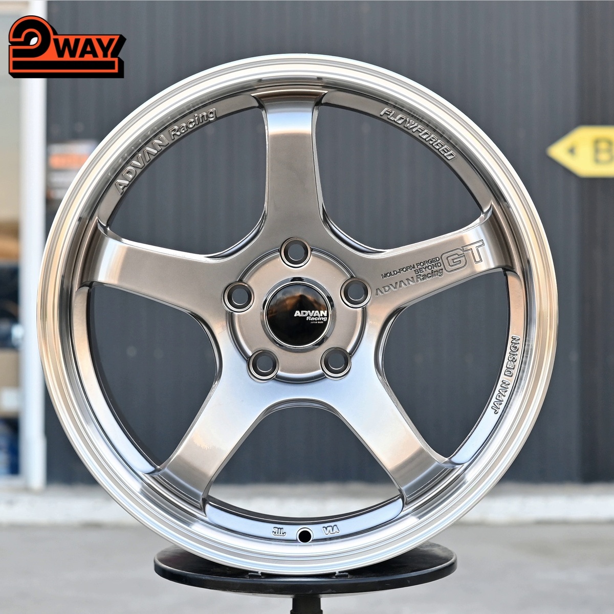 R17 Advan GT Стиль 7.5J ET35 5*114.3 Темный хром