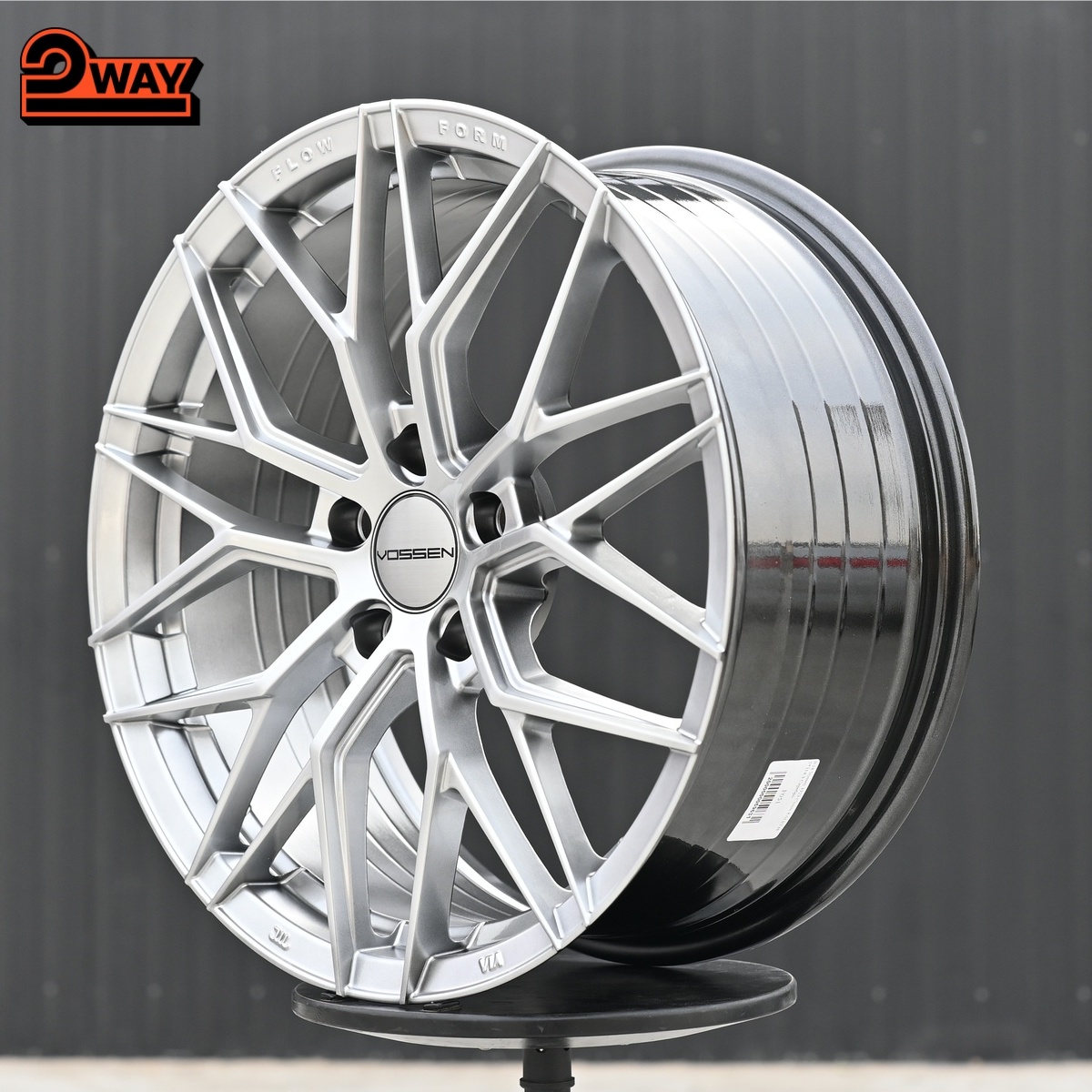 R18 Vossen 3323 Стиль 8.0J ET38 5*112 Серебро